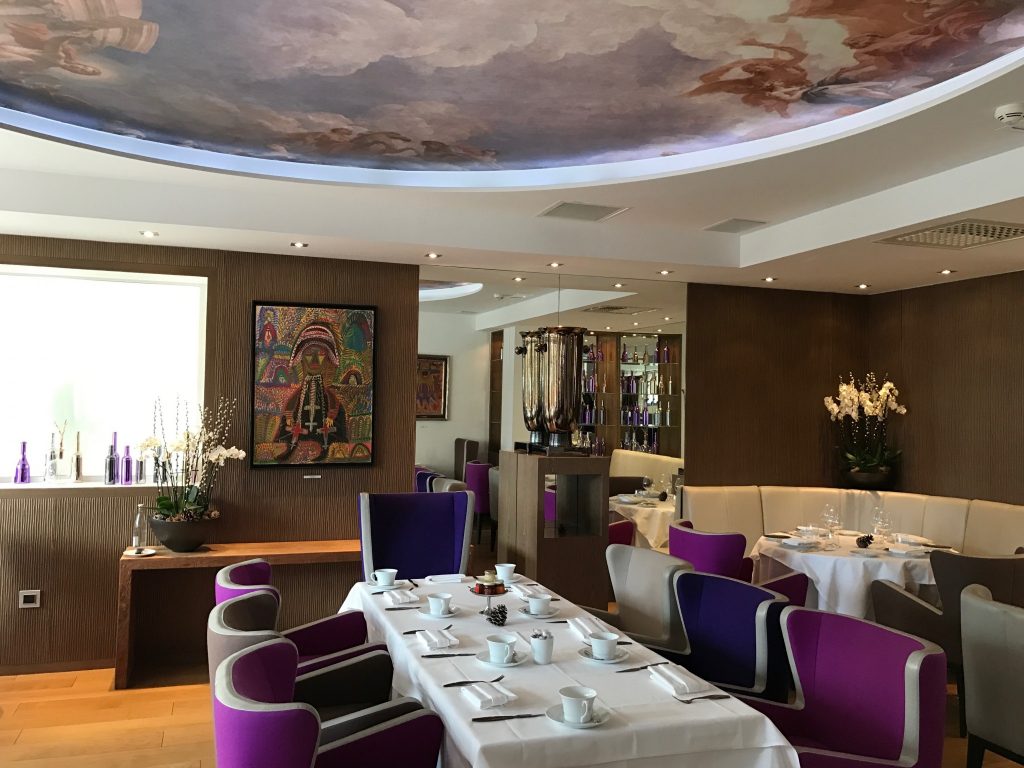 food archives love the city lights courchevel strato kasia dietz accents table bourse michelin what makes even more haute destination its starred gastronomy restaurant baumaniere